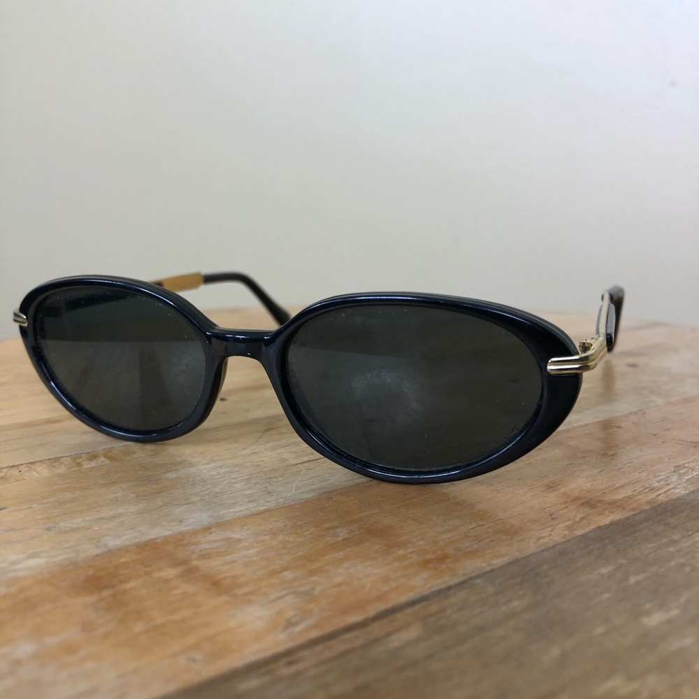 Oval Framed Vintage Sunglasses